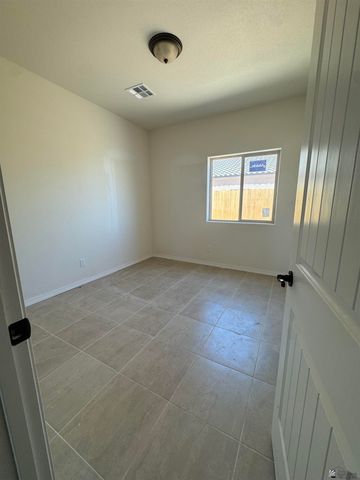 4952 E Ortega St, San Luis, AZ 85336