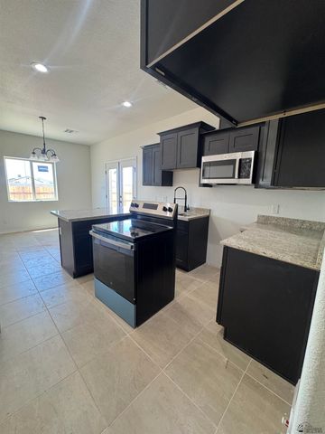 4952 E Ortega St, San Luis, AZ 85336