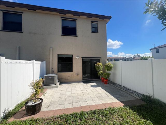 11080 W 32nd Ln 11080, Hialeah, FL 33018