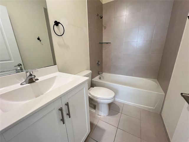 11080 W 32nd Ln 11080, Hialeah, FL 33018