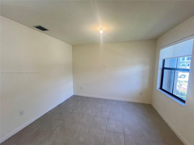 11080 W 32nd Ln 11080, Hialeah, FL 33018