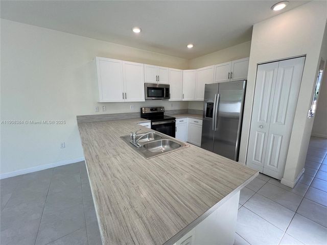 11080 W 32nd Ln 11080, Hialeah, FL 33018