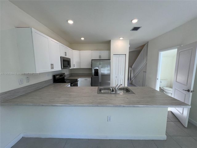 11080 W 32nd Ln 11080, Hialeah, FL 33018