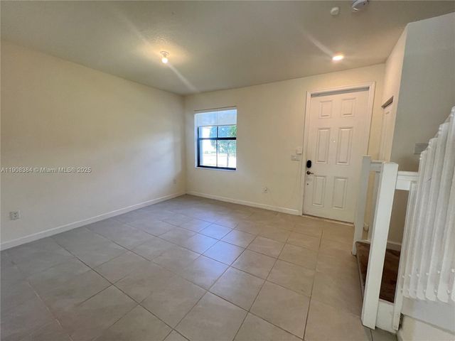 11080 W 32nd Ln 11080, Hialeah, FL 33018