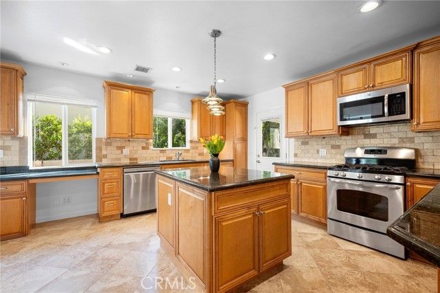 16814 Hartland, Los Angeles, CA 91406