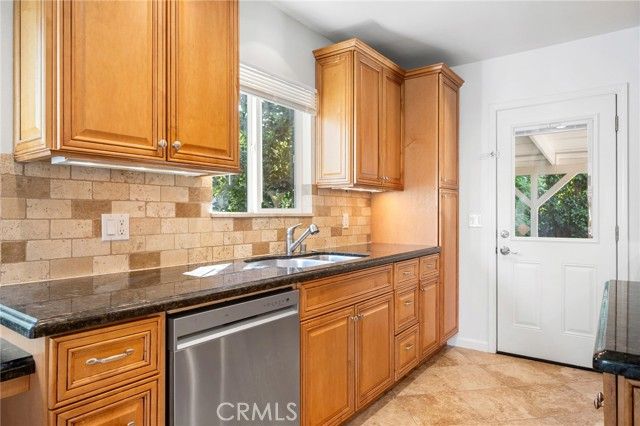 16814 Hartland, Los Angeles, CA 91406