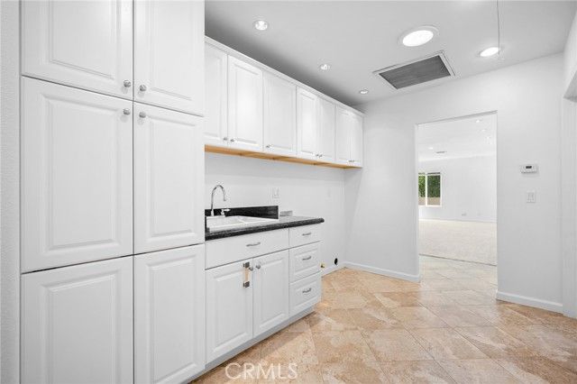 16814 Hartland, Los Angeles, CA 91406