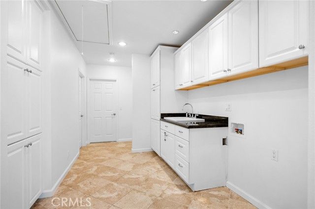 16814 Hartland, Los Angeles, CA 91406