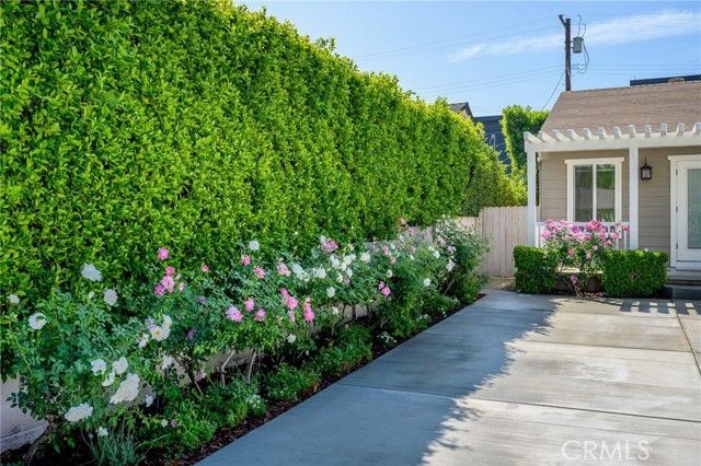 16814 Hartland, Los Angeles, CA 91406