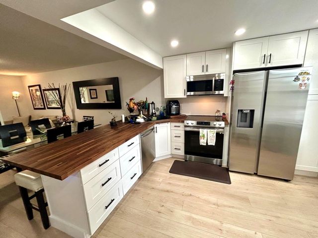 1050 Country Club Dr 303, Margate, FL 33063