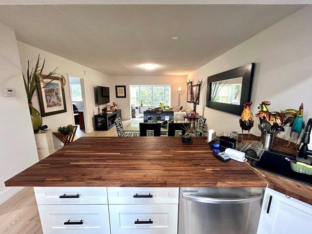 1050 Country Club Dr 303, Margate, FL 33063