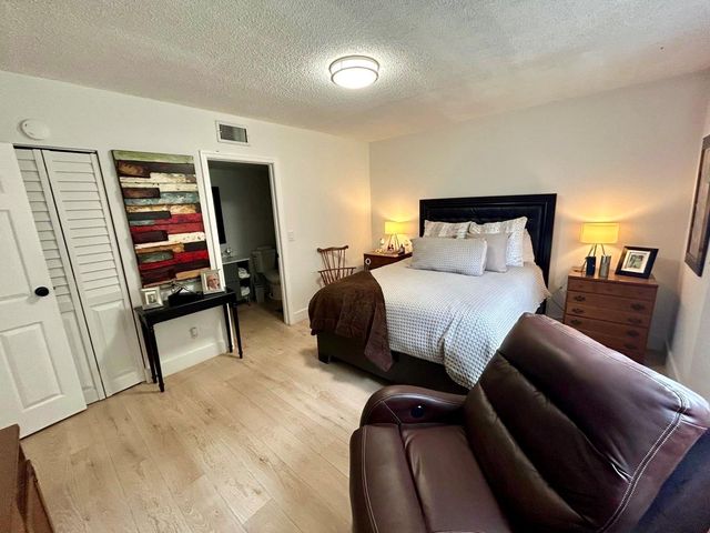 1050 Country Club Dr 303, Margate, FL 33063