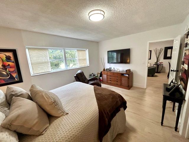 1050 Country Club Dr 303, Margate, FL 33063