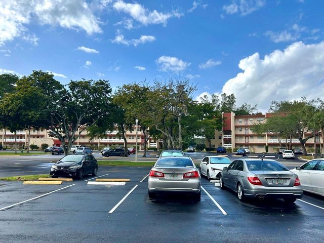 1050 Country Club Dr 303, Margate, FL 33063