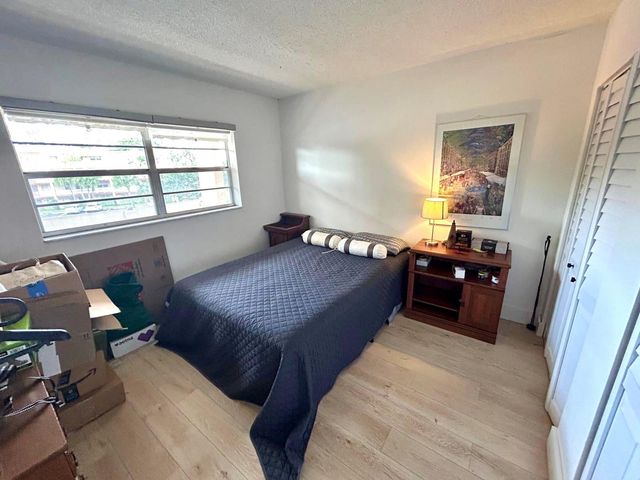 1050 Country Club Dr 303, Margate, FL 33063