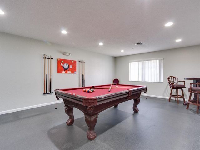 1050 Country Club Dr 303, Margate, FL 33063