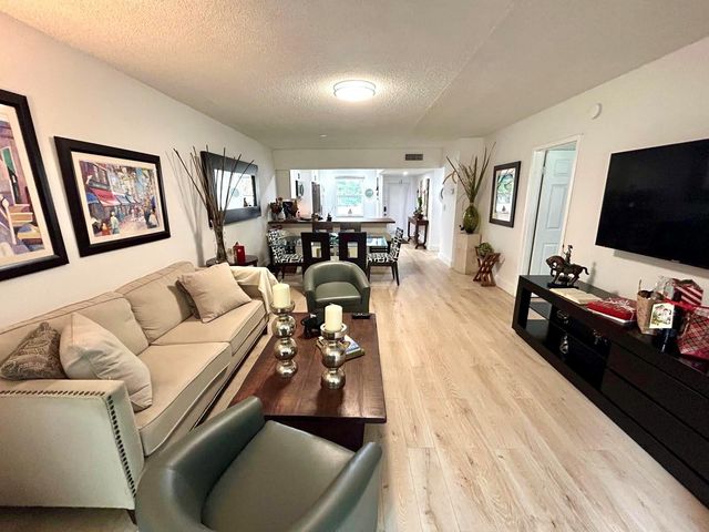 1050 Country Club Dr 303, Margate, FL 33063