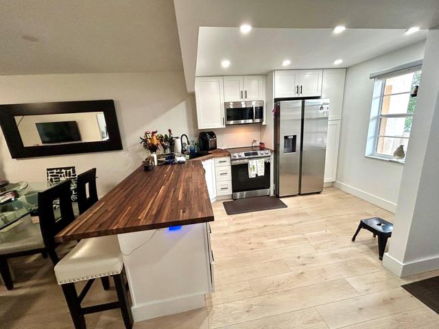 1050 Country Club Dr 303, Margate, FL 33063