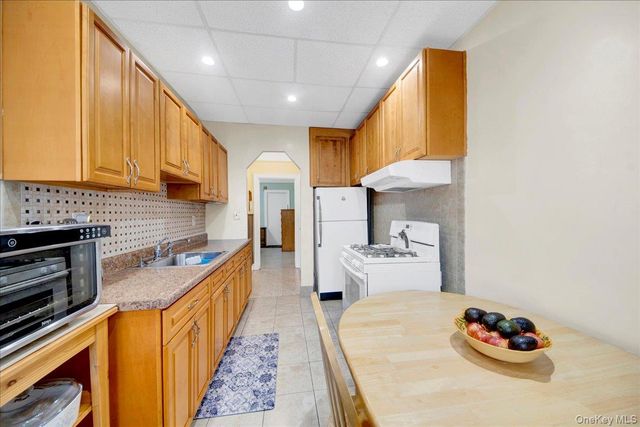 2925 Wellman Avenue, Bronx, NY 10461