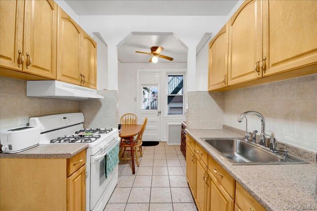 2925 Wellman Avenue, Bronx, NY 10461