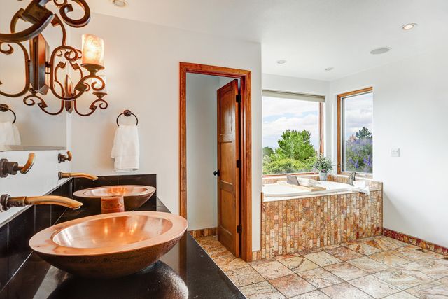 532 Roadrunner Lane NE, Albuquerque, NM 87122