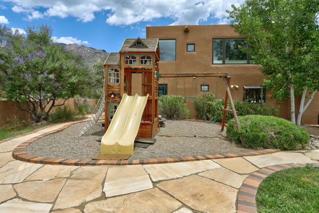 532 Roadrunner Lane NE, Albuquerque, NM 87122