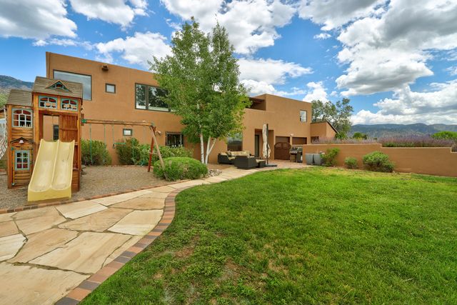 532 Roadrunner Lane NE, Albuquerque, NM 87122