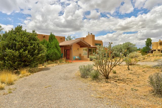 532 Roadrunner Lane NE, Albuquerque, NM 87122