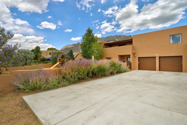 532 Roadrunner Lane NE, Albuquerque, NM 87122