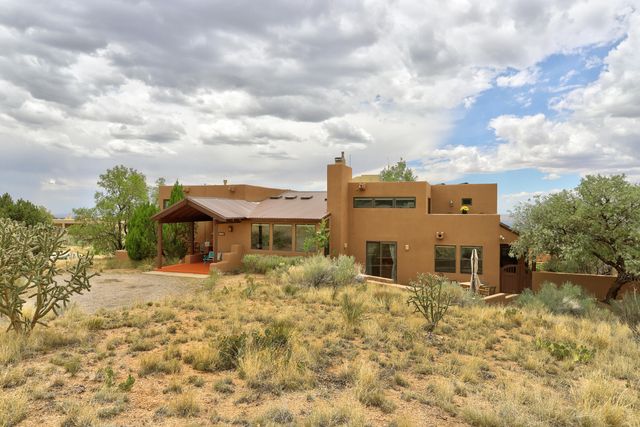 532 Roadrunner Lane NE, Albuquerque, NM 87122