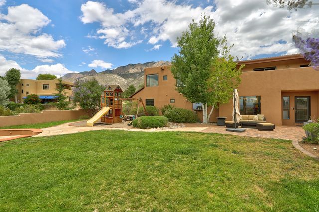 532 Roadrunner Lane NE, Albuquerque, NM 87122