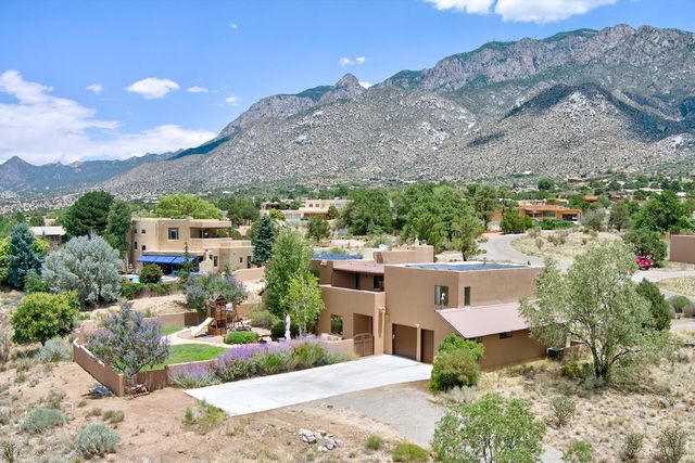 532 Roadrunner Lane NE, Albuquerque, NM 87122