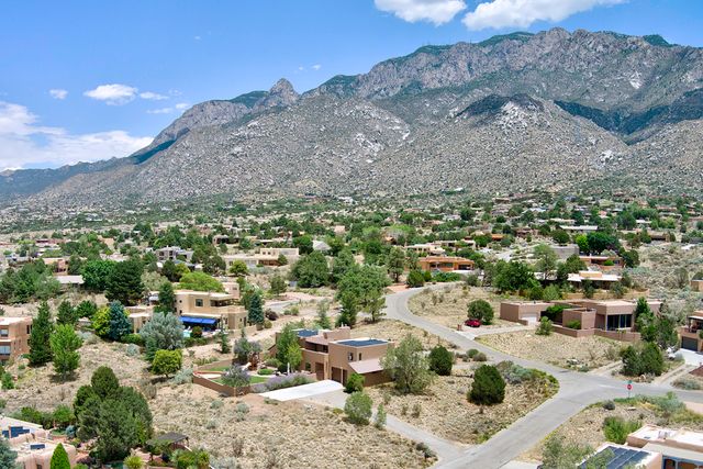 532 Roadrunner Lane NE, Albuquerque, NM 87122