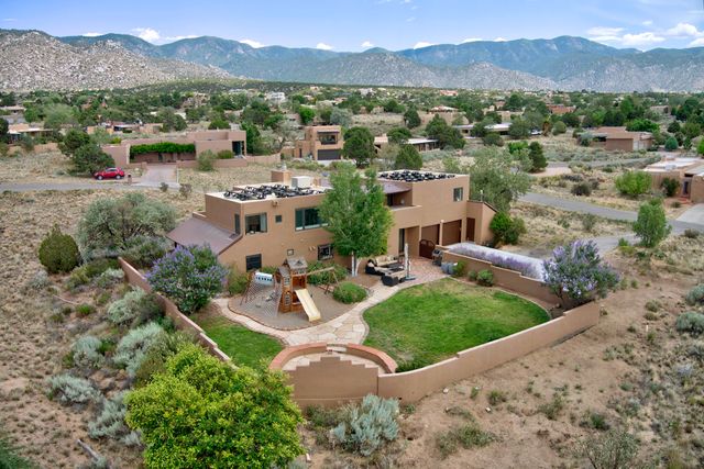 532 Roadrunner Lane NE, Albuquerque, NM 87122