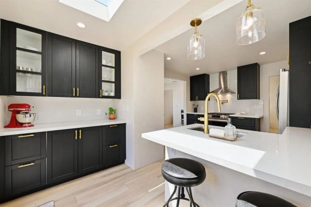 1319 Knowles Avenue, Carlsbad, CA 92008