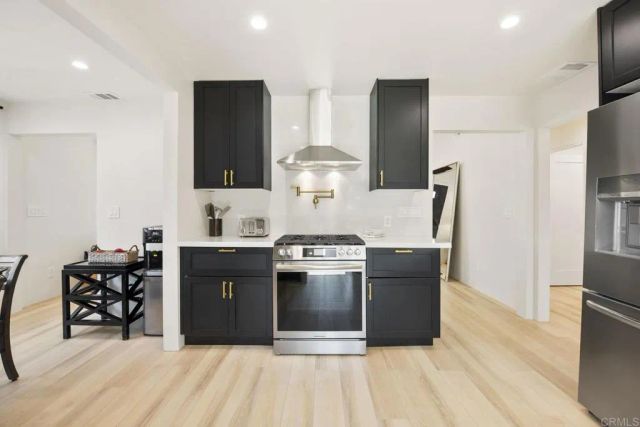 1319 Knowles Avenue, Carlsbad, CA 92008