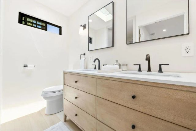 1319 Knowles Avenue, Carlsbad, CA 92008
