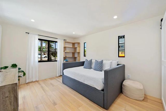 1319 Knowles Avenue, Carlsbad, CA 92008