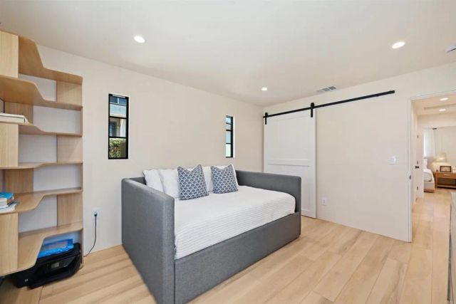 1319 Knowles Avenue, Carlsbad, CA 92008