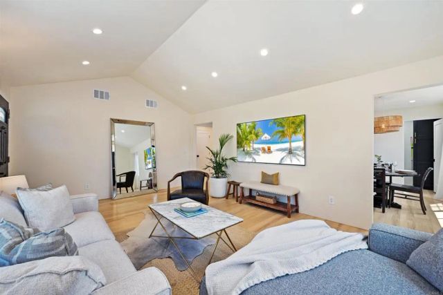 1319 Knowles Avenue, Carlsbad, CA 92008