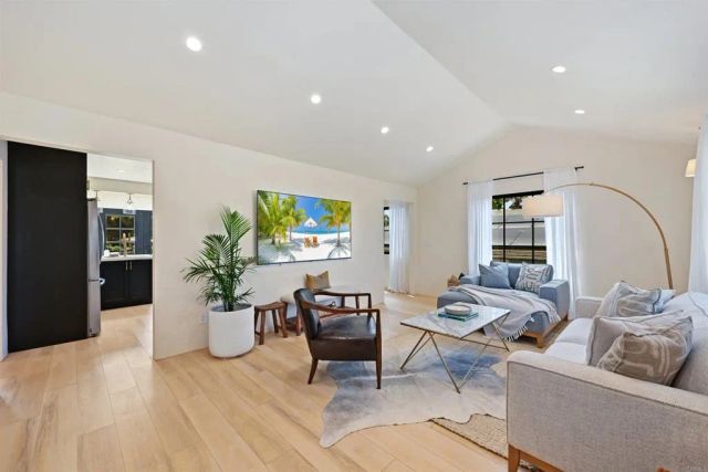 1319 Knowles Avenue, Carlsbad, CA 92008