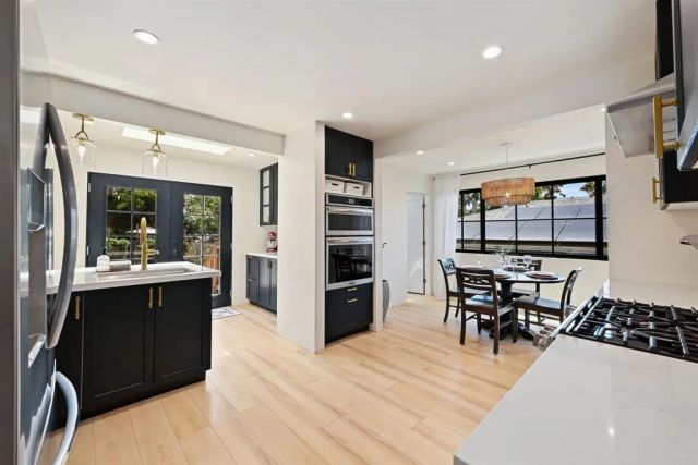 1319 Knowles Avenue, Carlsbad, CA 92008
