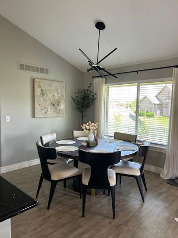 2722 N Woodridge St, Wichita, KS 67226