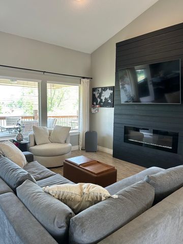 2722 N Woodridge St, Wichita, KS 67226