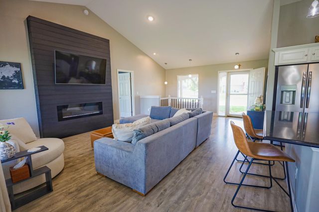 2722 N Woodridge St, Wichita, KS 67226