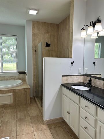 2722 N Woodridge St, Wichita, KS 67226