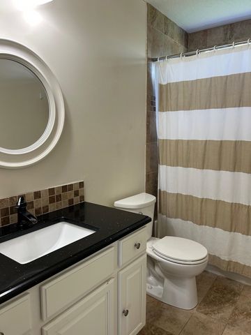 2722 N Woodridge St, Wichita, KS 67226