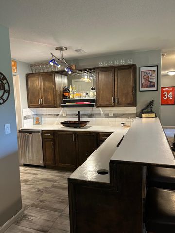 2722 N Woodridge St, Wichita, KS 67226