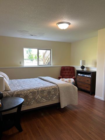 2722 N Woodridge St, Wichita, KS 67226