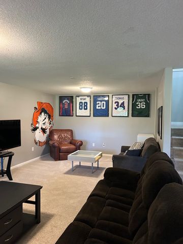 2722 N Woodridge St, Wichita, KS 67226